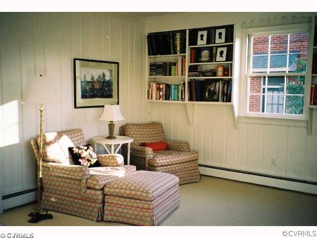 1014 Ridge Top Road Richmond, VA 23229 - Photo 5 of 7 Den/Family/Great Room - Spacious Family Room with