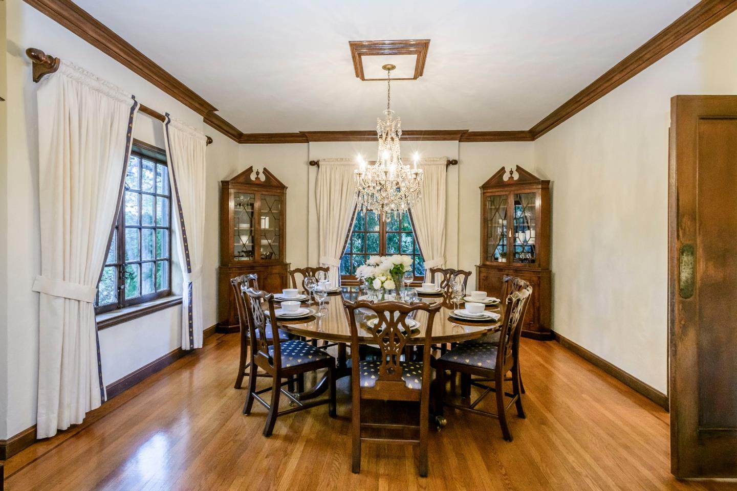 133 Ridgeway Road Hillsborough, CA 94010 - Photo 5 of 42