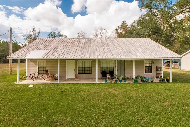 $300,000 | 23875 Leaning Oaks Drive, Springfield, LA 70462