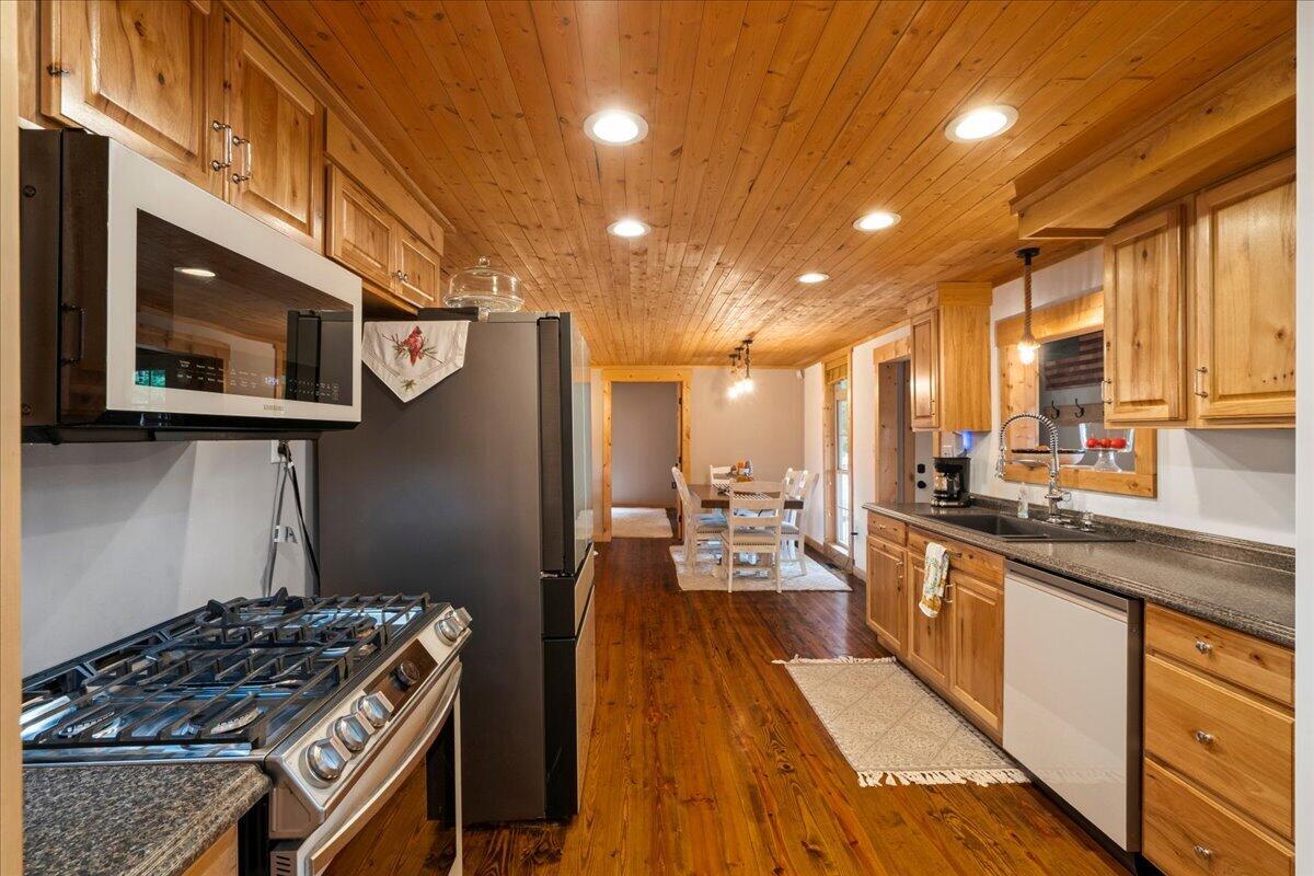 9653 McKee Road Irvine, KY 40336 - Photo 20 of 62 20-IVA00406