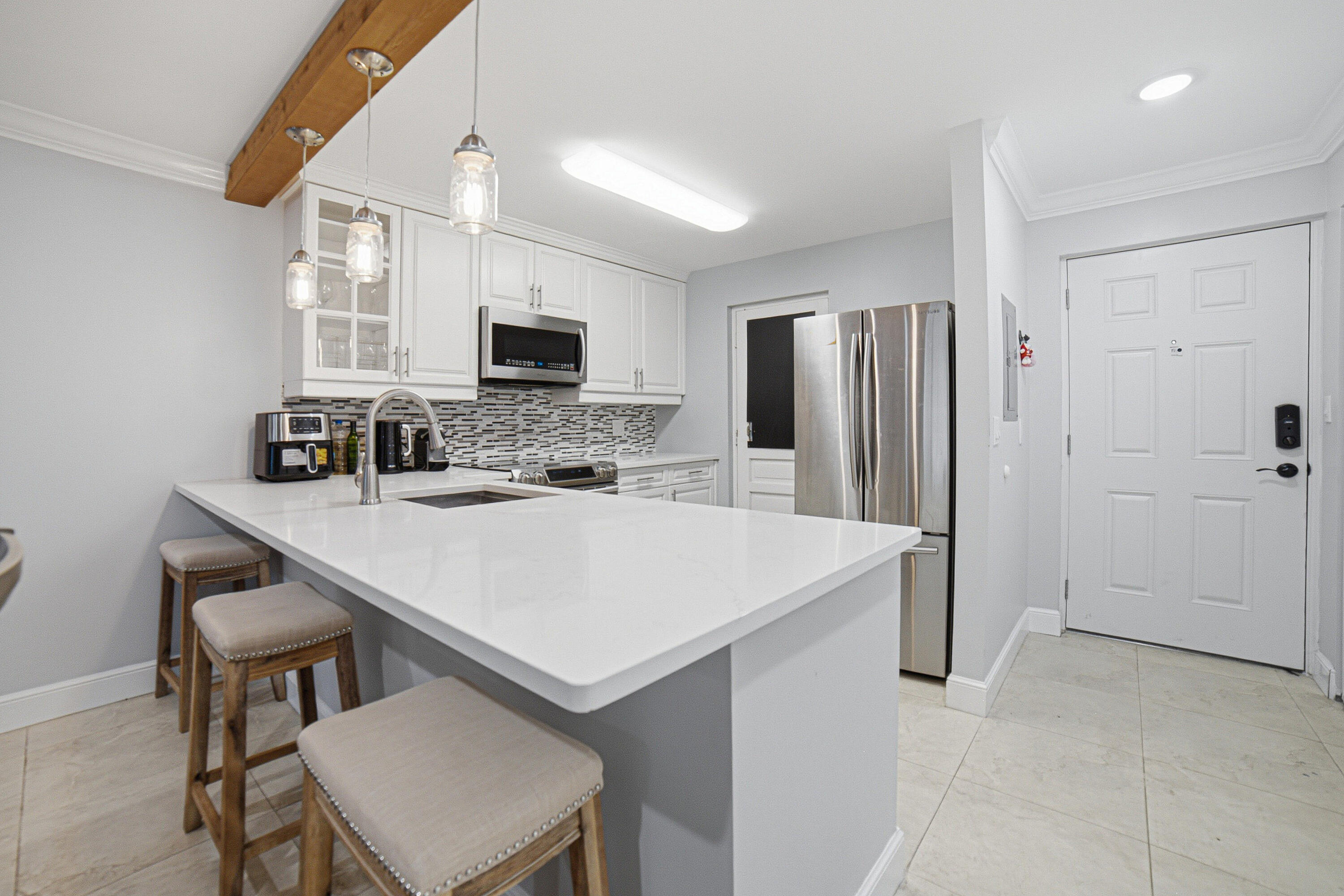 5201 Northwest 2nd Avenue, Unit 2130 Boca Raton, FL 33487 - Photo 6 of 20 Kitchen
