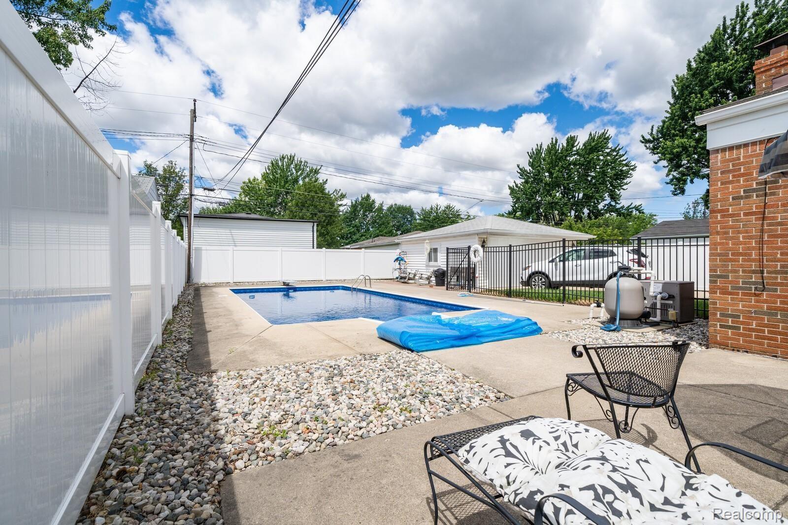 29215 Schoenherr Road Warren, MI 48088 - Photo 29 of 30 30_DSC06378_mls.jpg