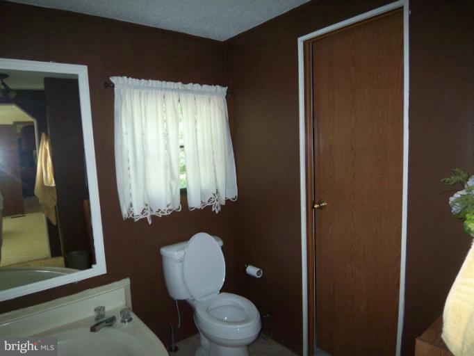 1220 North Timber Ridge Road Cross Junction, VA 22625 - Photo 8 of 30 Bath (Master)