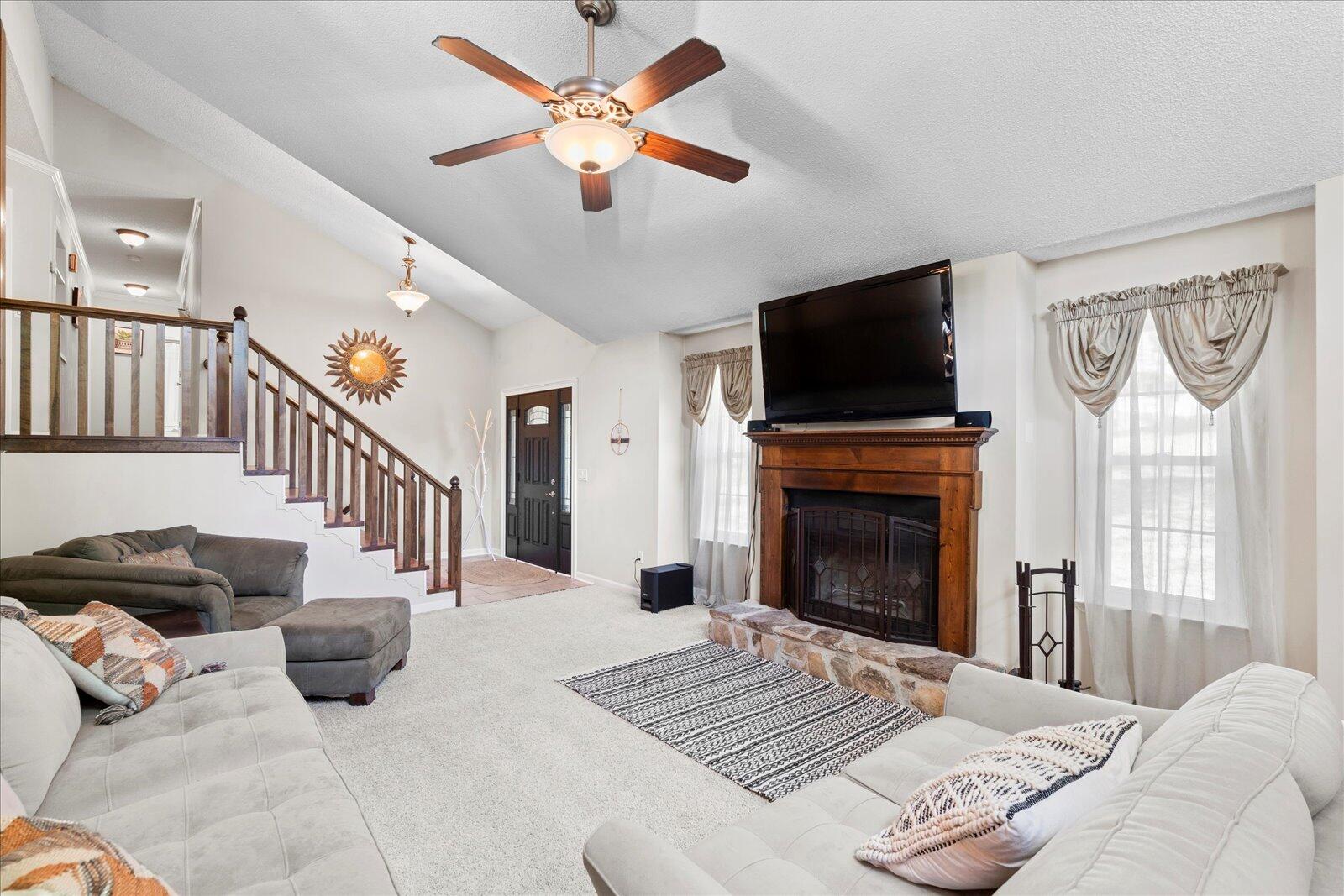 8810 Hurricane Ridge Road Chattanooga, TN 37421 - Photo 4 of 40 Living Room with Fire Place