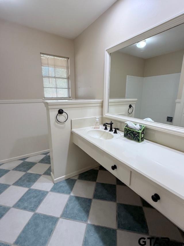 534 Fair Lane Tyler, TX 75701 - Photo 17 of 30 a bathroom with a sink a mirror and a bathtub
