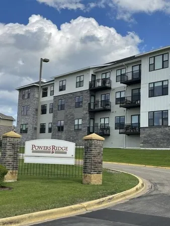 $2,100 | 1321 Lake Drive West, Unit 320, Chanhassen, MN 55317