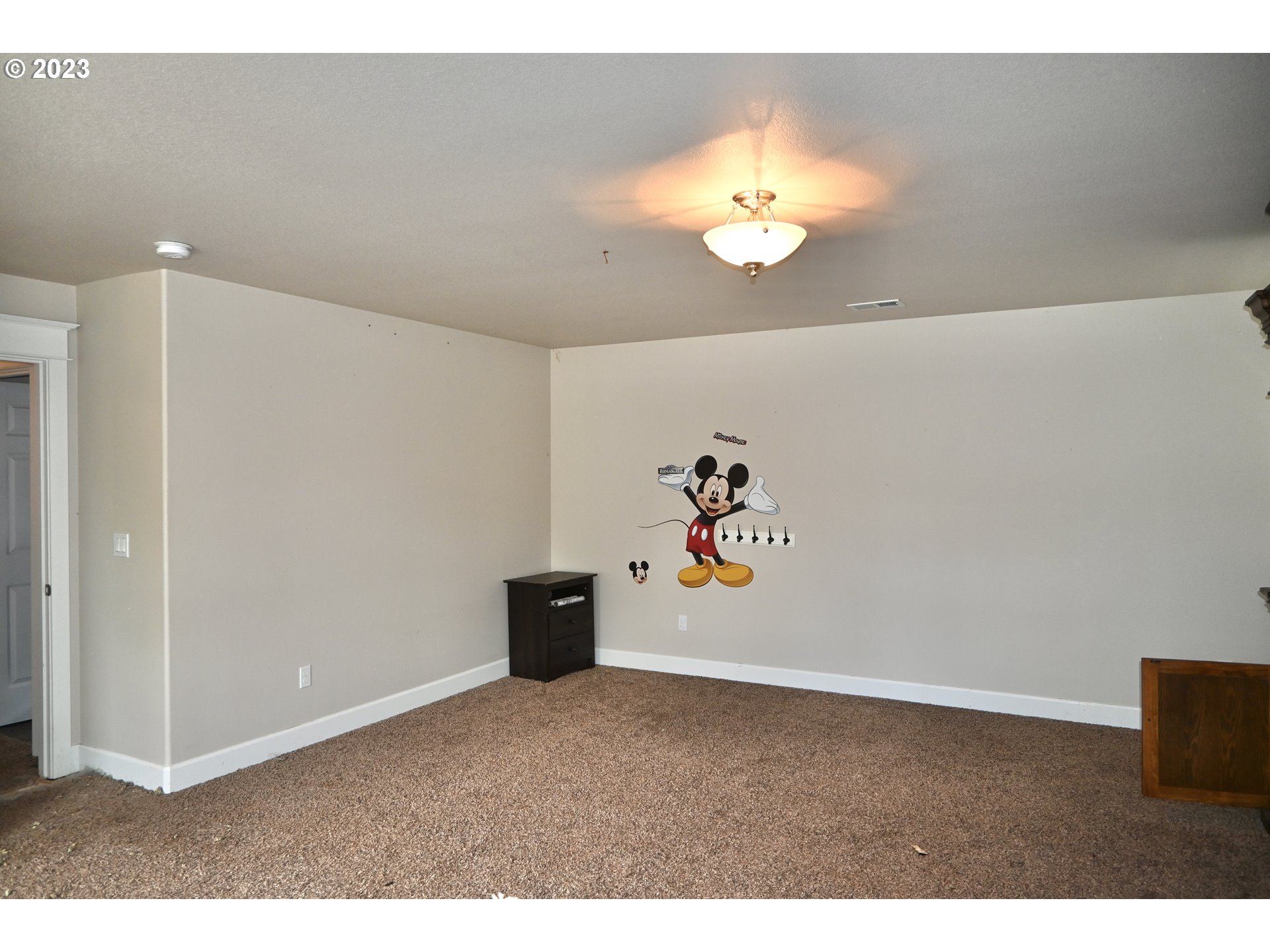 3623 Comiskey Street Forest Grove, OR 97116 - Photo 29 of 43 a view of kitchen and chandelier