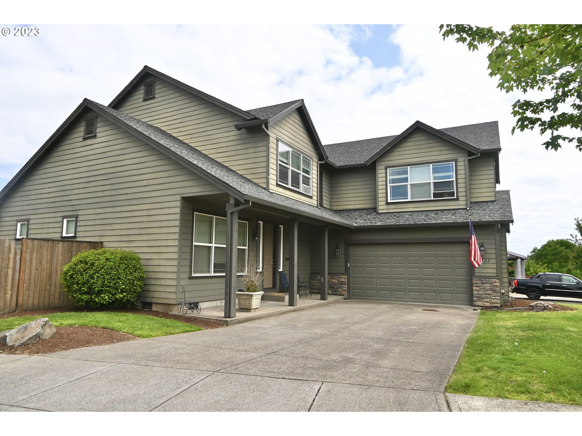 3623 Comiskey Street Forest Grove, OR 97116 - Photo 4 of 43 a front view of a house with a garden