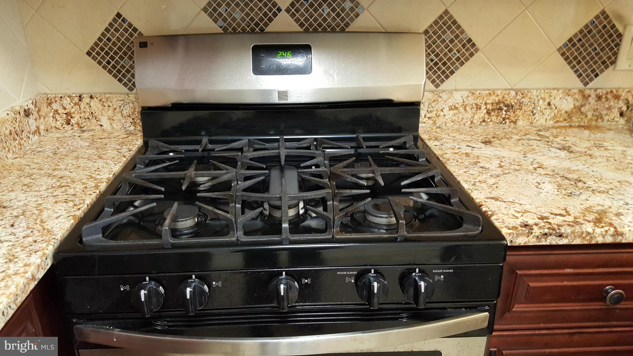 8152 Inverness Ridge Road Potomac, MD 20854 - Photo 4 of 7 a close view of stove top oven