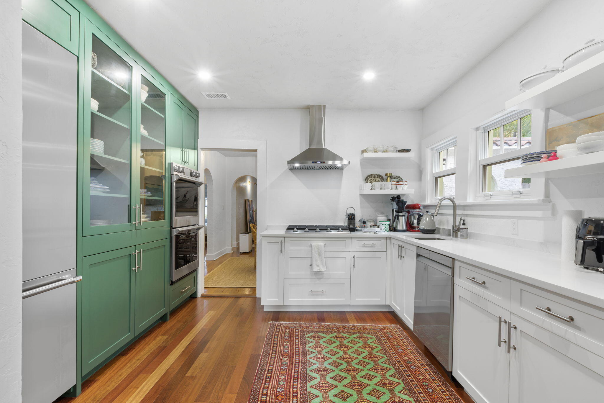 810 Avon Road West Palm Beach, FL 33401 - Photo 13 of 43 12-web-or-mls-ET6A6092