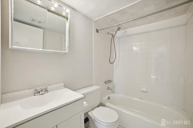 $299,000 | 323 Gill Lane, Unit 11C, Iselin, NJ 08830