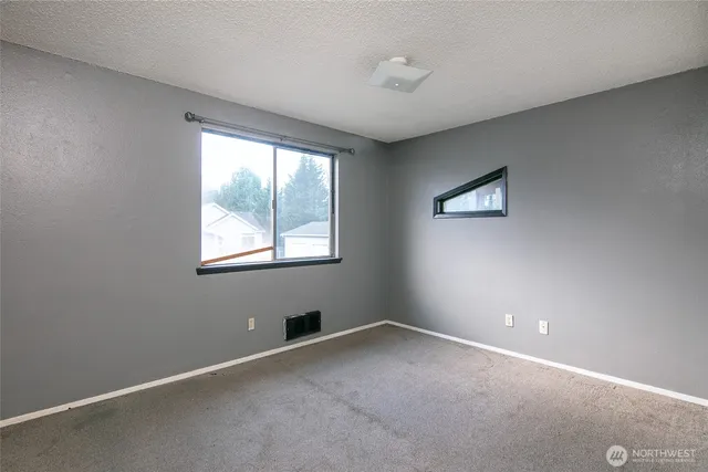 $900,000 | 718 10th Street Southeast, Puyallup, WA 98372