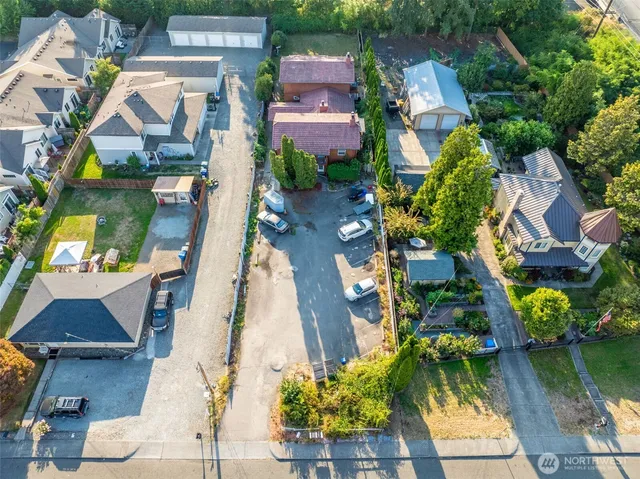 $900,000 | 718 10th Street Southeast, Puyallup, WA 98372