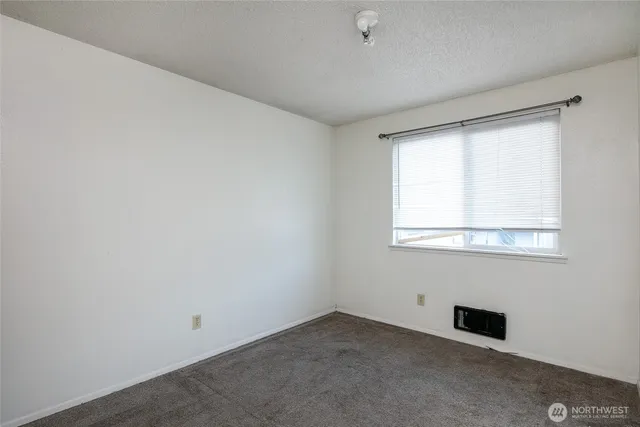 $900,000 | 718 10th Street Southeast, Puyallup, WA 98372