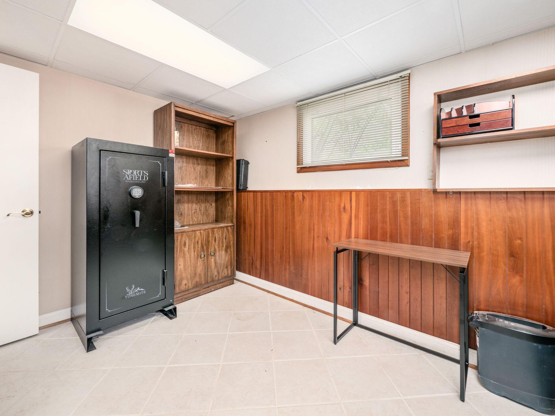 2252 Johnston Road Columbus, OH 43220 - Photo 40 of 50 Lower Level Office/Den - 13'4" x 9'3"