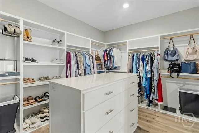 $949,000 | 542 Linkside Lake Drive, Richmond Hill, GA 31324