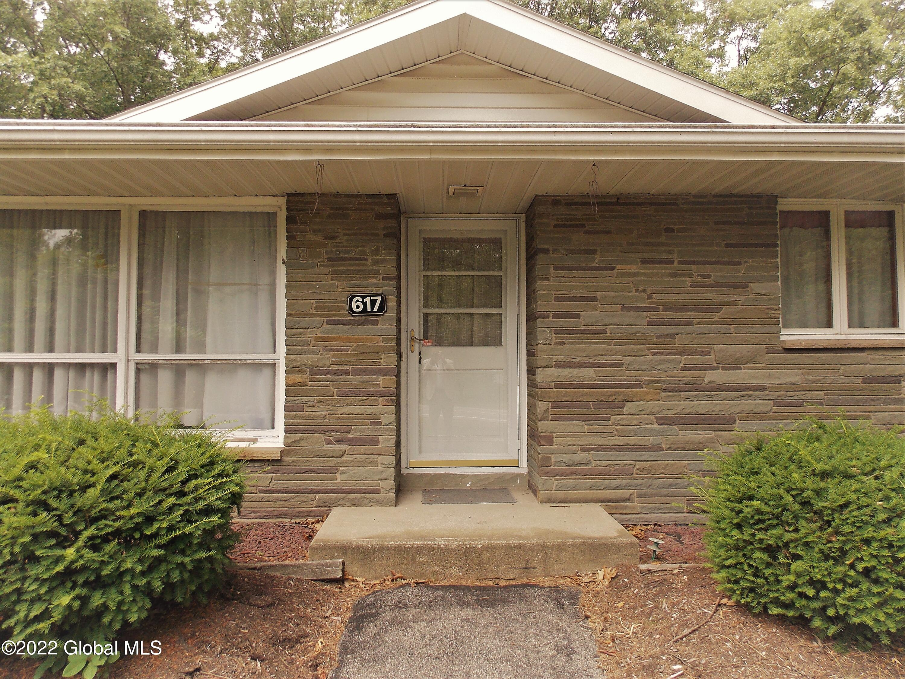 617 Grooms Road Clifton Park, NY 12065 - Photo 2 of 22 DSCN7645