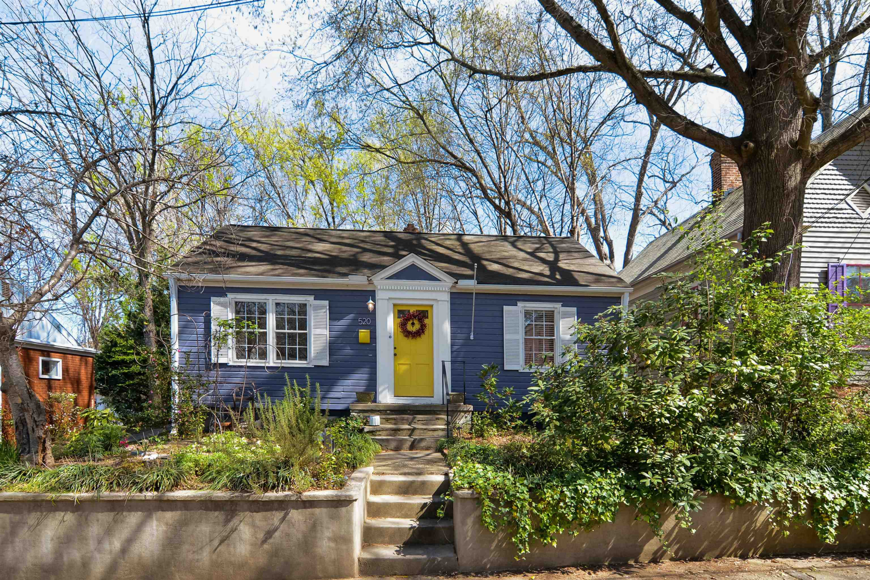 520 North Bloodworth Street Raleigh, NC 27604 - Photo 2 of 30 front view of a house with a yard