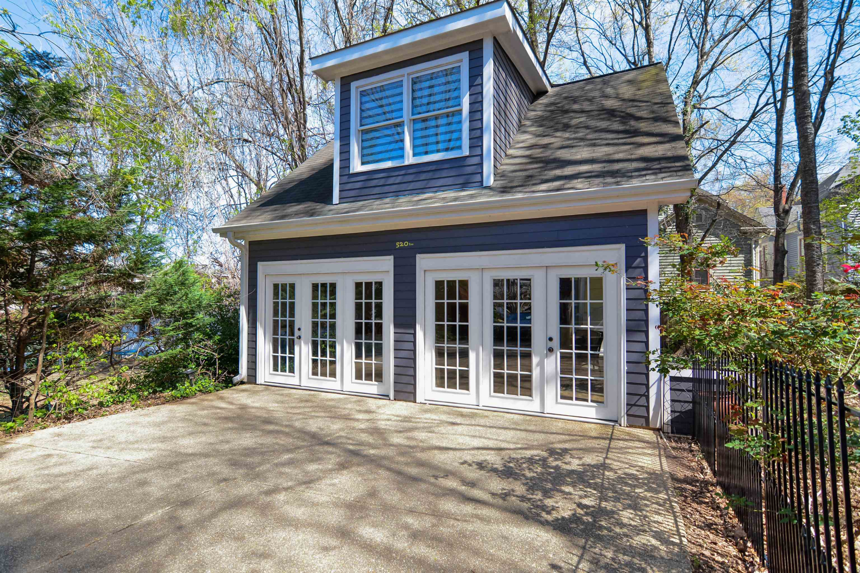 520 North Bloodworth Street Raleigh, NC 27604 - Photo 29 of 30 front view of a house with a garden