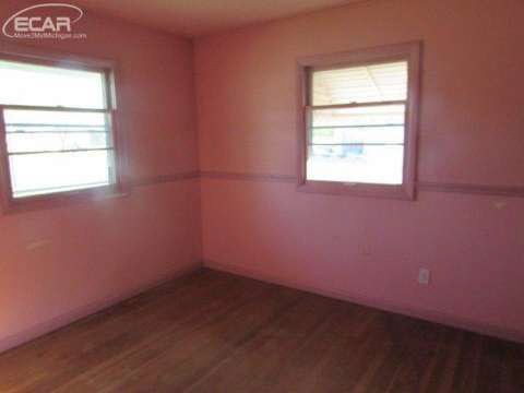 3011 Miller Road Flint, MI 48503 - Photo 4 of 10 20438903-3.JPG