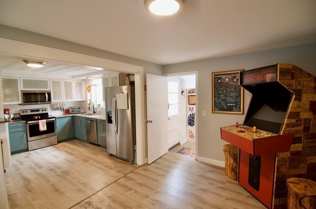 52 Griffin Road Framingham, MA 01701 - Photo 11 of 29