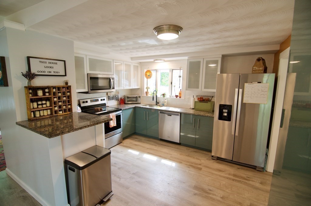 52 Griffin Road Framingham, MA 01701 - Photo 6 of 29