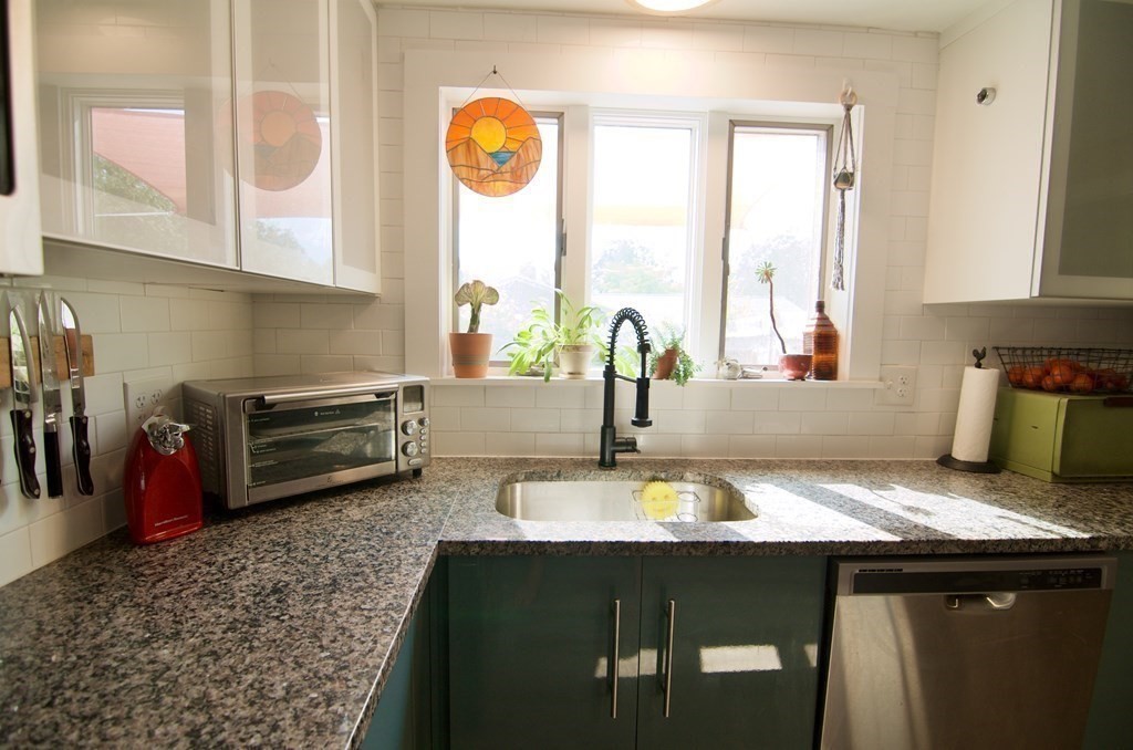 52 Griffin Road Framingham, MA 01701 - Photo 7 of 29