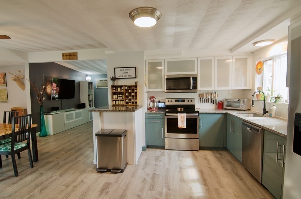52 Griffin Road Framingham, MA 01701 - Photo 8 of 29