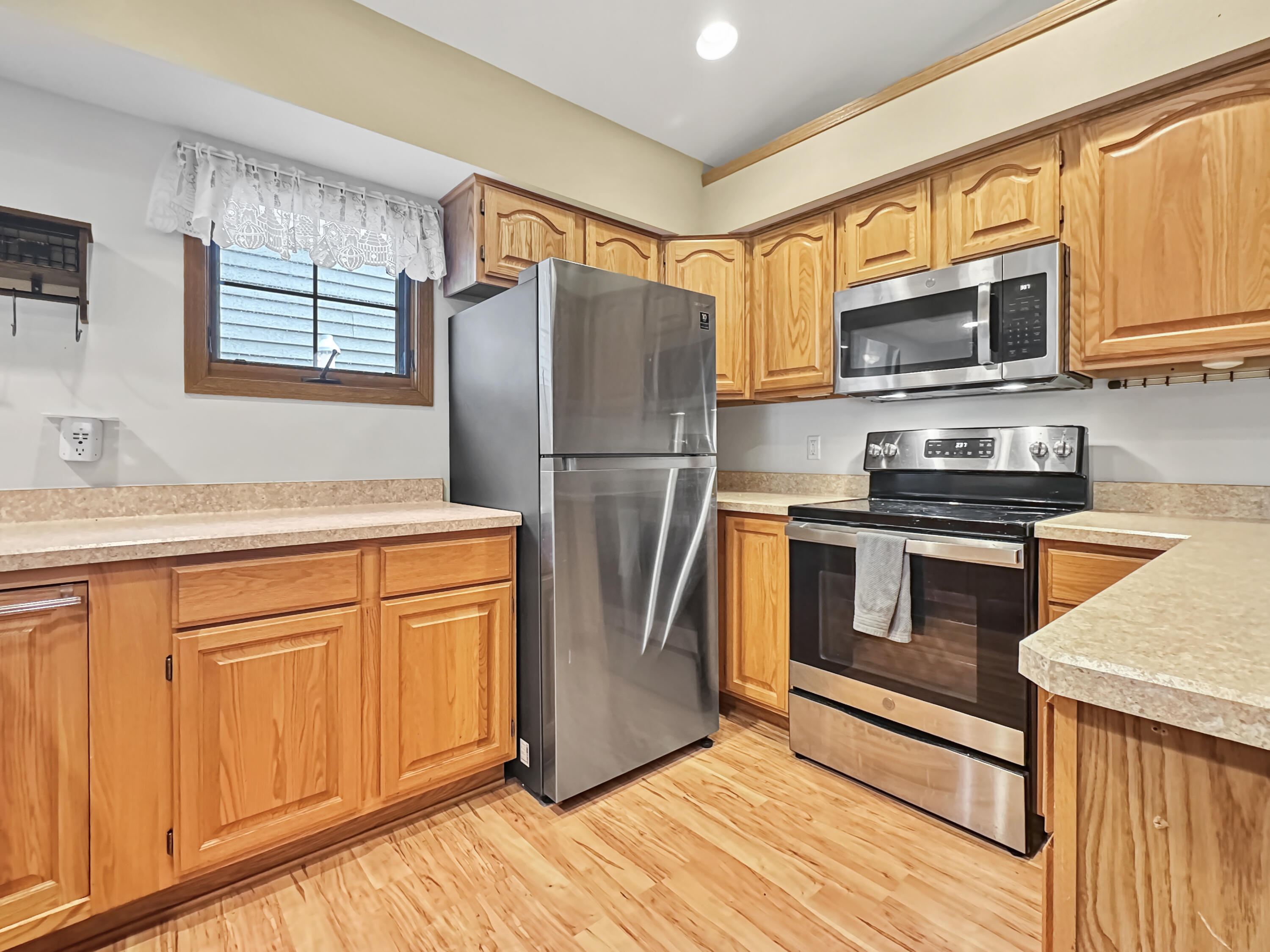 2264 Circle Ridge Road, Unit D Delafield, WI 53018 - Photo 10 of 21 Kitchen