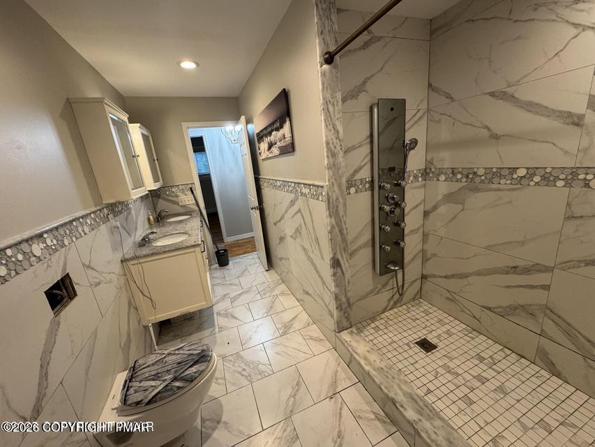 147 Summit Avenue Pocono Summit, PA 18346 - Photo 11 of 15 147 summit 14