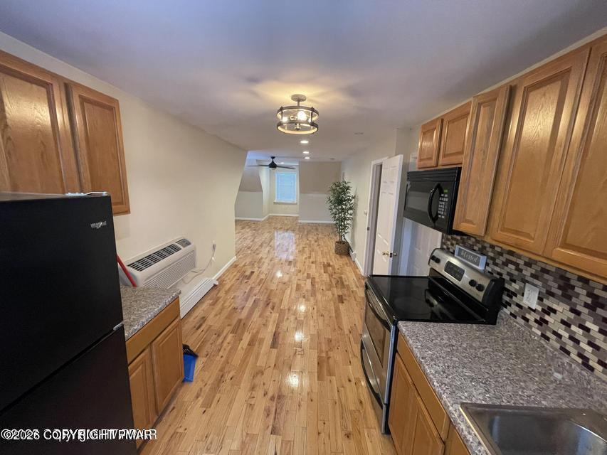 147 Summit Avenue Pocono Summit, PA 18346 - Photo 12 of 15 147 summit 15