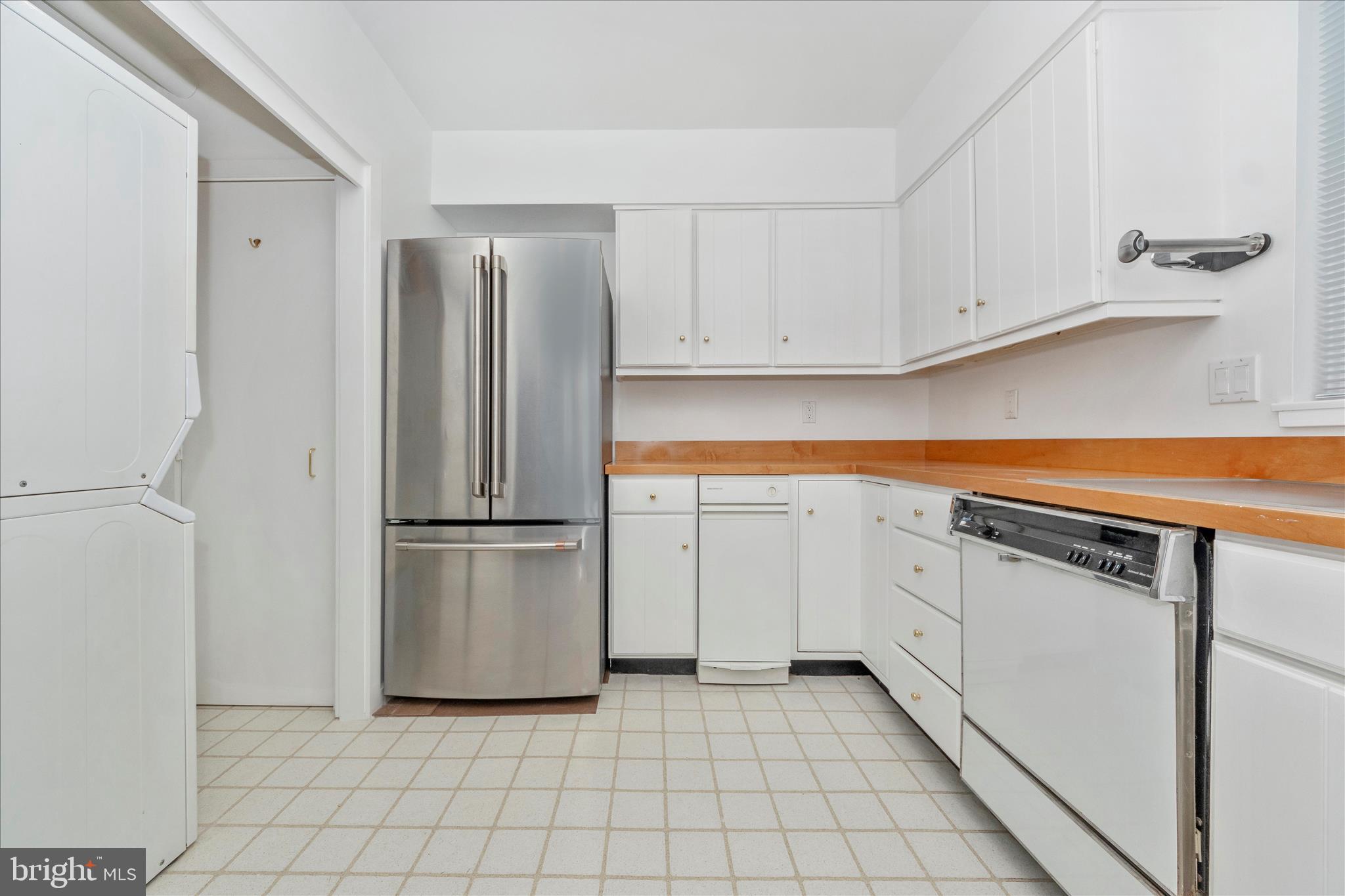 5 President Point Drive, Unit A1 Annapolis, MD 21403 - Photo 11 of 25 Kitchen