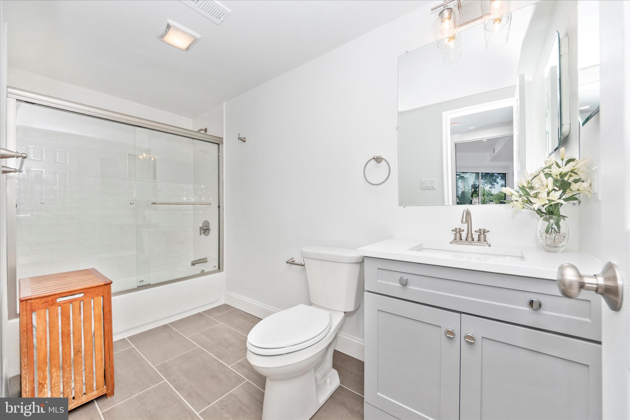 5 President Point Drive, Unit A1 Annapolis, MD 21403 - Photo 9 of 25 Bathroom