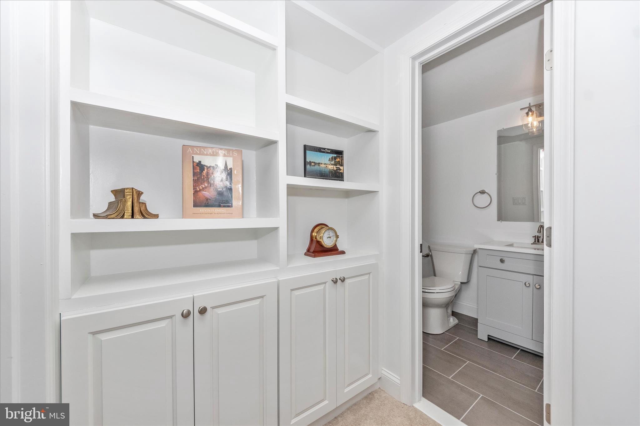 5 President Point Drive, Unit A1 Annapolis, MD 21403 - Photo 10 of 25 Living Room To Bathroom