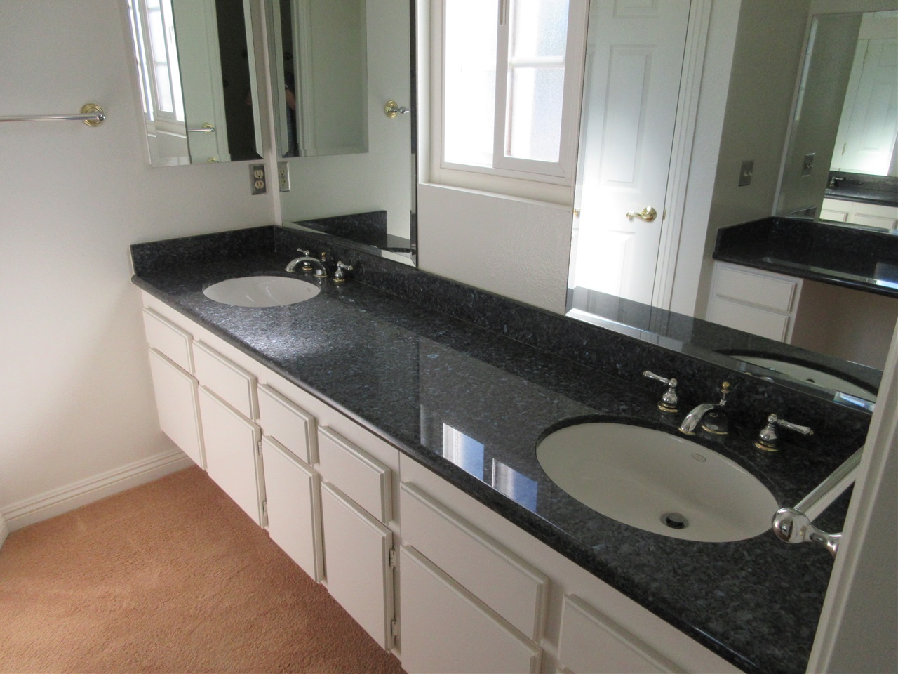 2118 Valley Road Oceanside, CA 92056 - Photo 11 of 20 Gallery Image 11