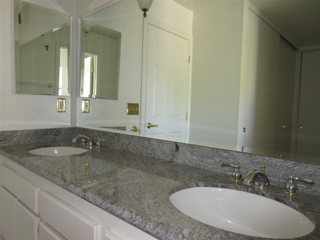 2118 Valley Road Oceanside, CA 92056 - Photo 13 of 20 Gallery Image 13