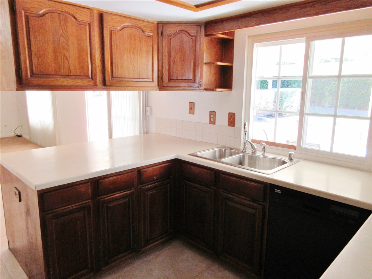 2118 Valley Road Oceanside, CA 92056 - Photo 4 of 20 Gallery Image 4