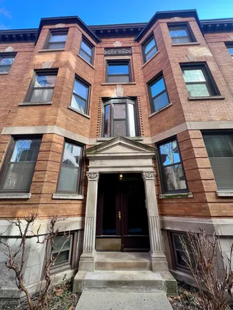 $3,400 | 665 West Barry Avenue, Unit 2S, Chicago, IL 60657