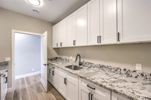 $4,950 | 724 North Naples Street, Henderson, NV 89015