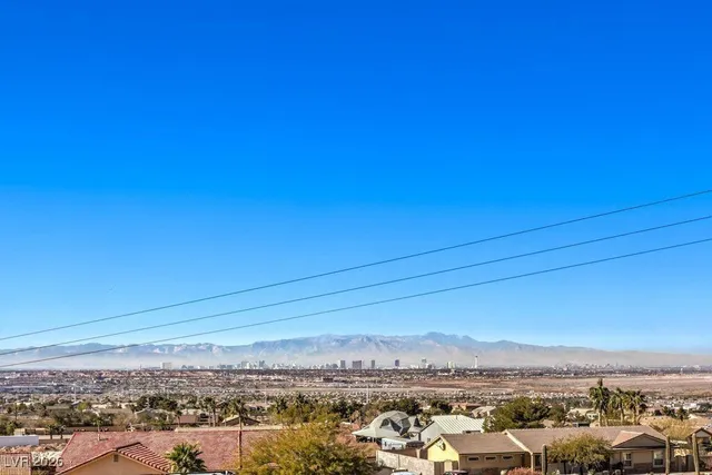 $4,950 | 724 North Naples Street, Henderson, NV 89015