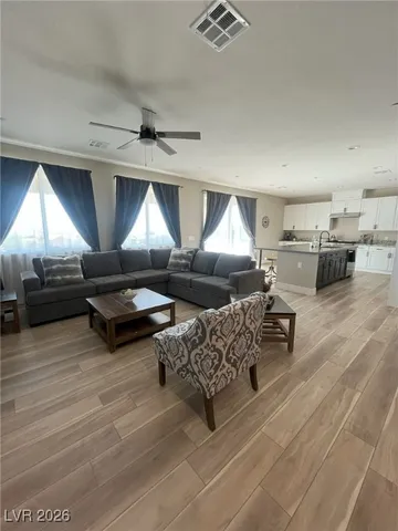 $4,950 | 724 North Naples Street, Henderson, NV 89015