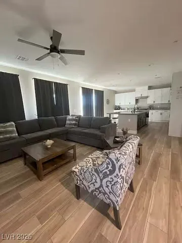 $4,950 | 724 North Naples Street, Henderson, NV 89015