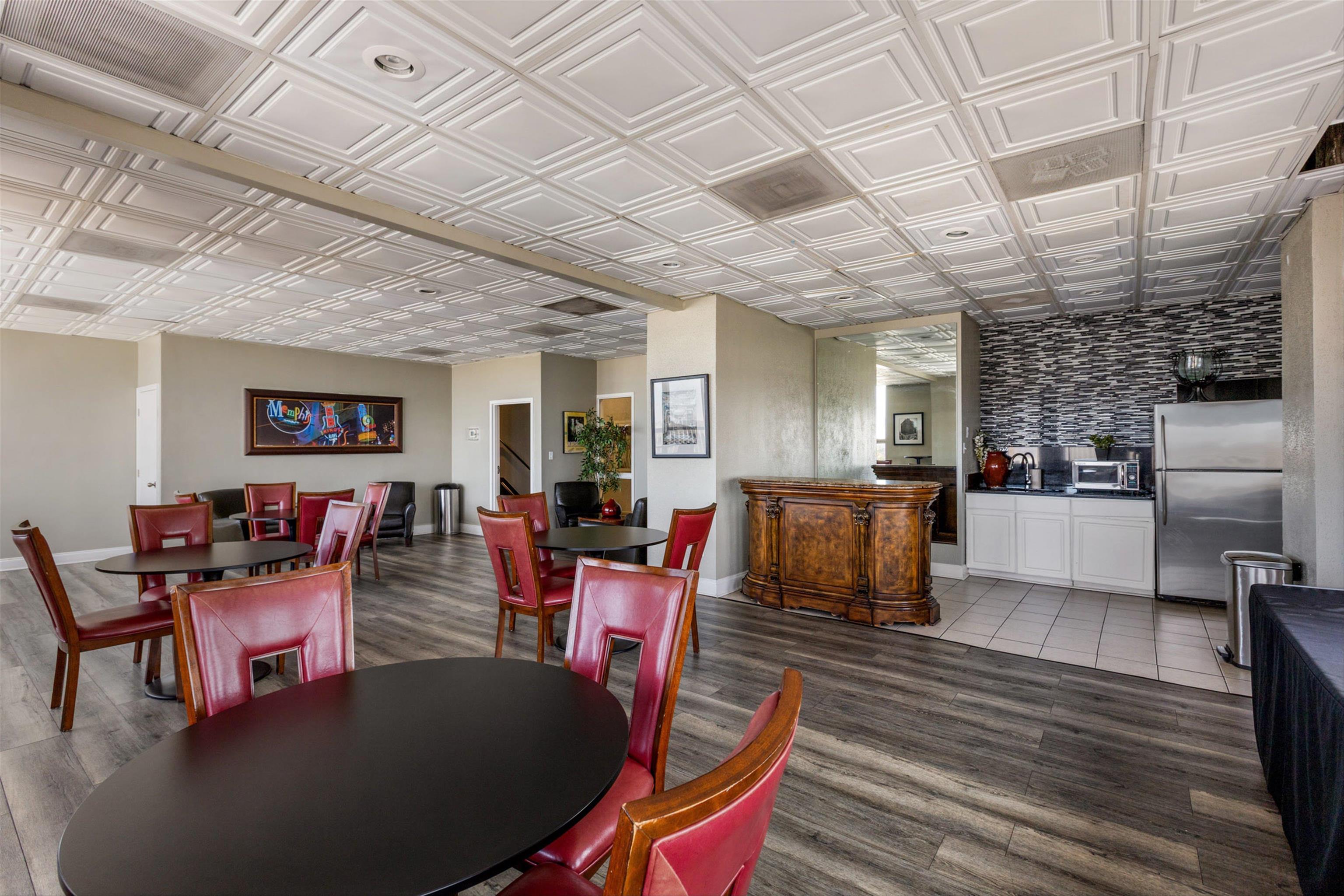 109 North Main Street, Unit 612 Memphis, TN 38103 - Photo 26 of 37 The Venetian Room can be rented for your private events.