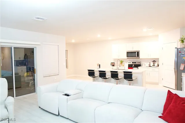 $2,500 | 413 Southeast 4th Street, Cape Coral, FL 33990