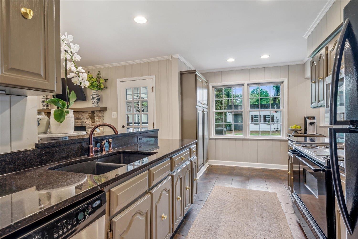 5283 Dee Road Memphis, TN 38117 - Photo 13 of 30