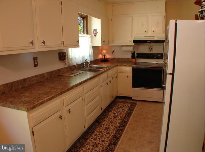 1805 Benedict Road Westminster, MD 21157 - Photo 3 of 13 Kitchen