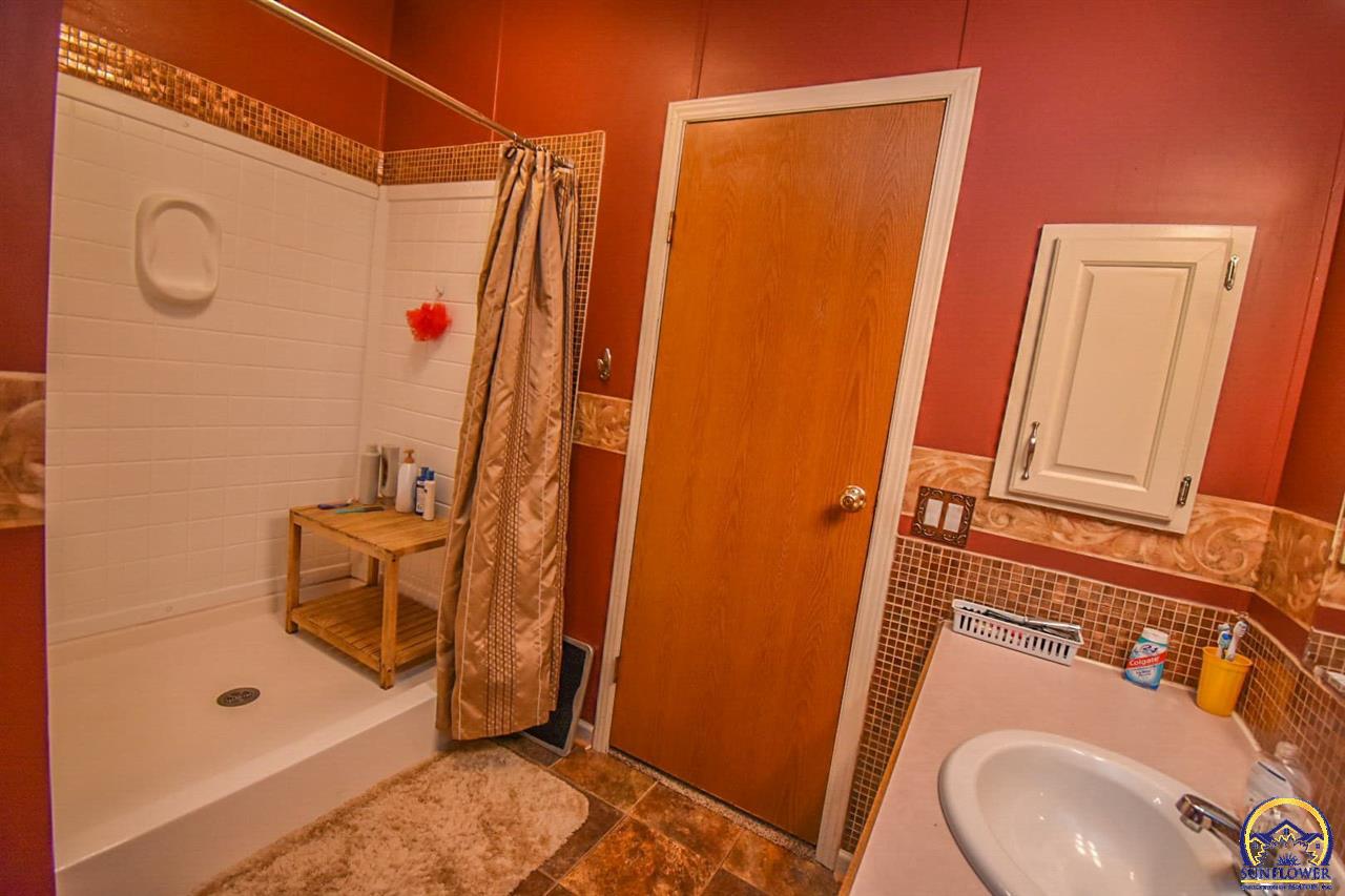 12358 262nd Road Lancaster, KS 66041 - Photo 7 of 12 Gallery Image 7