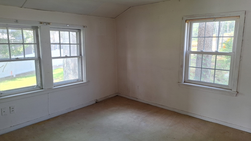 58 Uxbridge Road Mendon, MA 01756 - Photo 13 of 16