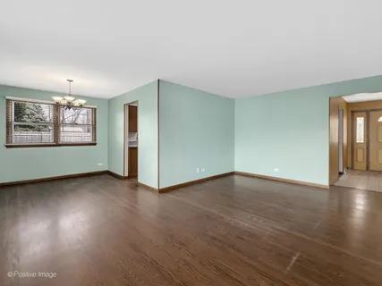 $385,000 | 7102 Beechnut Lane, Darien, IL 60561