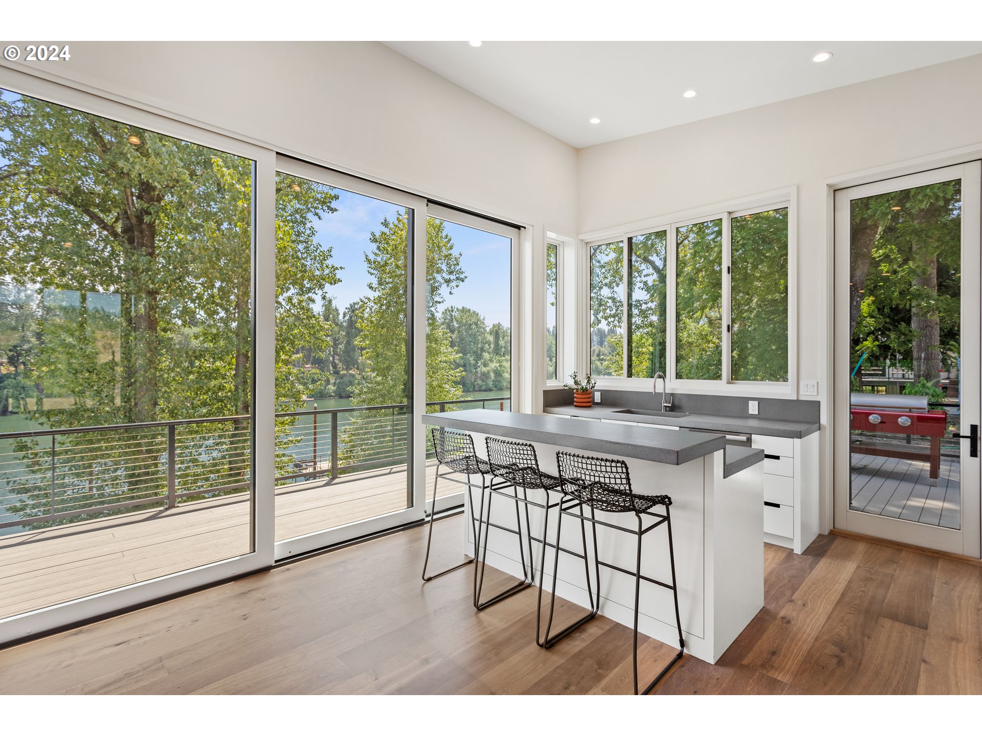 16450 Southwest Wilsonville Road Wilsonville, OR 97070 - Photo 11 of 40 a open kitchen with a large window